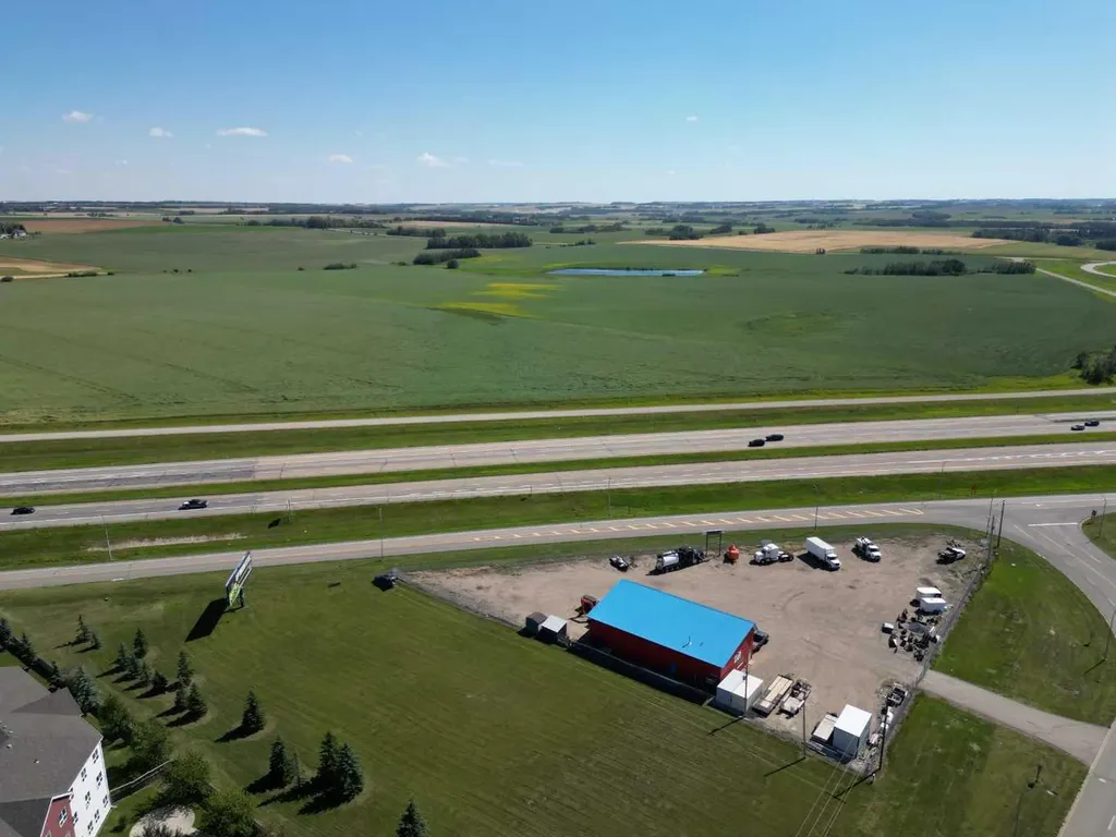 3208 52 Avenue Innisfail AB T4G1E2