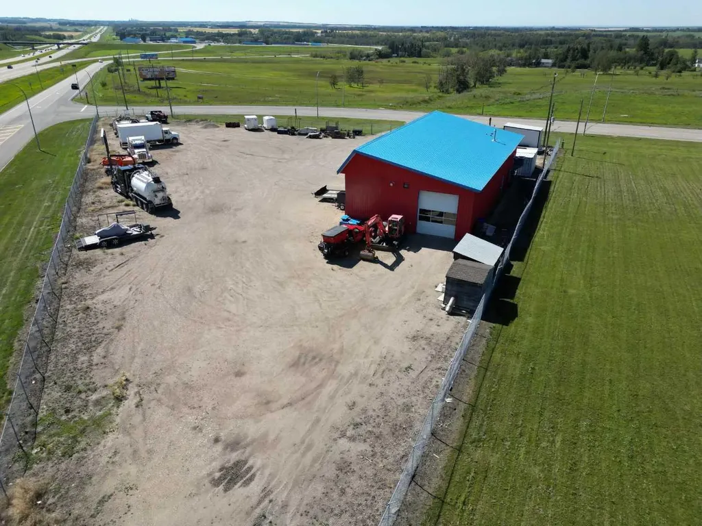 3208 52 Avenue Innisfail AB T4G1E2