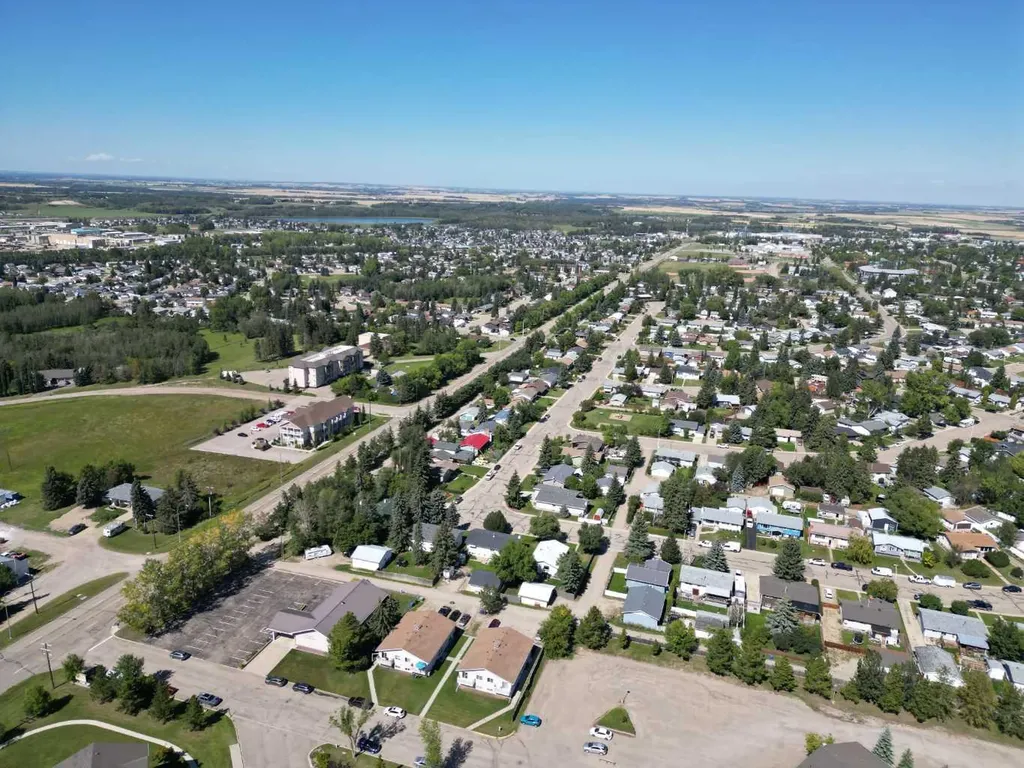 3208 52 Avenue Innisfail AB T4G1E2