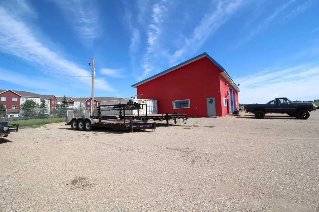 3208 52 Avenue Innisfail AB T4G1E2