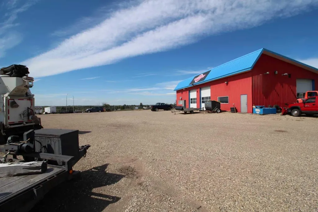 3208 52 Avenue Innisfail AB T4G1E2