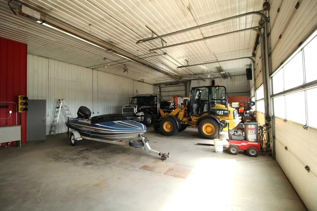 3208 52 Avenue Innisfail AB T4G1E2