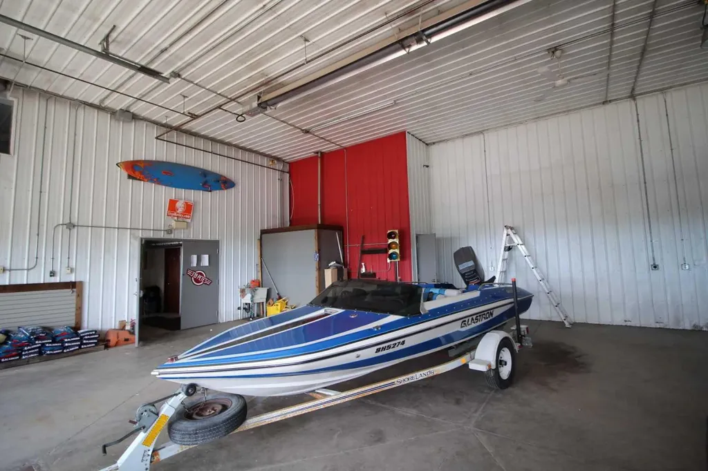 3208 52 Avenue Innisfail AB T4G1E2