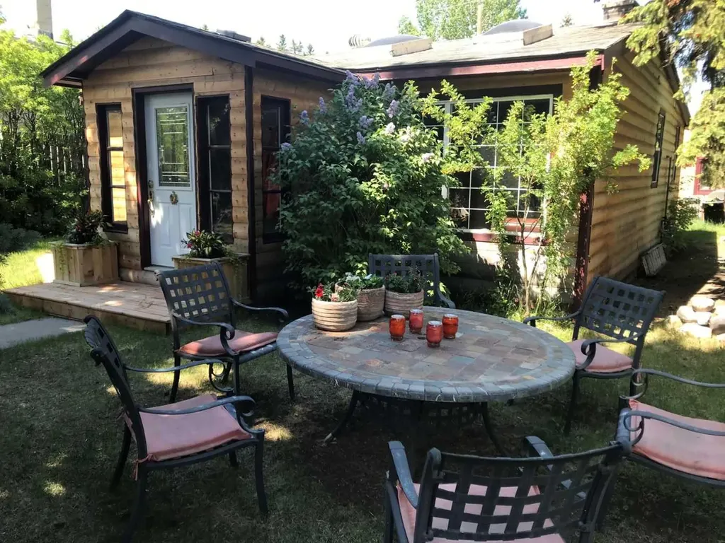 6424 32 Avenue NW Calgary AB T3B 0K4