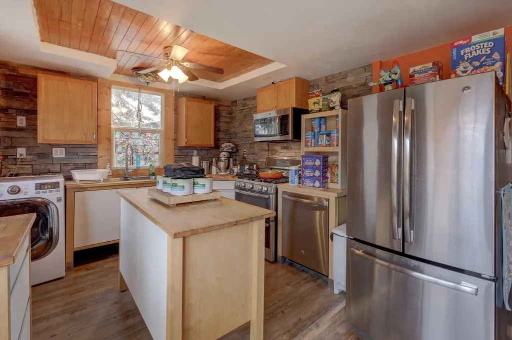 6424 32 Avenue NW Calgary AB T3B 0K4