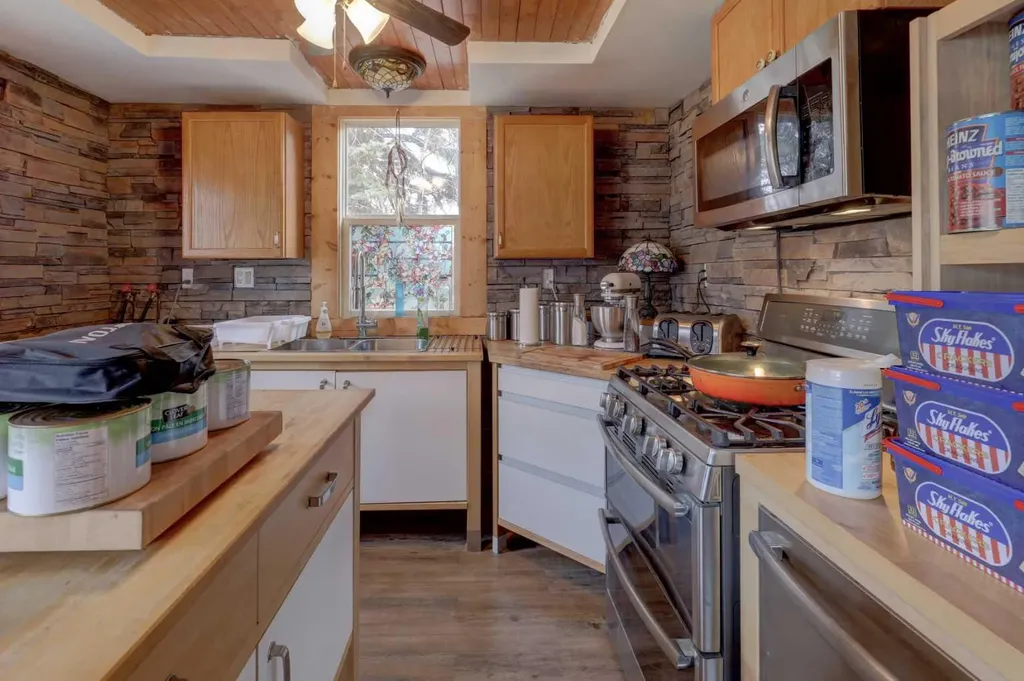 6424 32 Avenue NW Calgary AB T3B 0K4