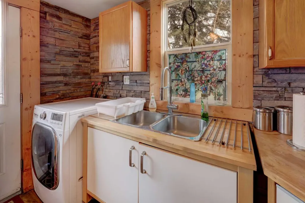 6424 32 Avenue NW Calgary AB T3B 0K4