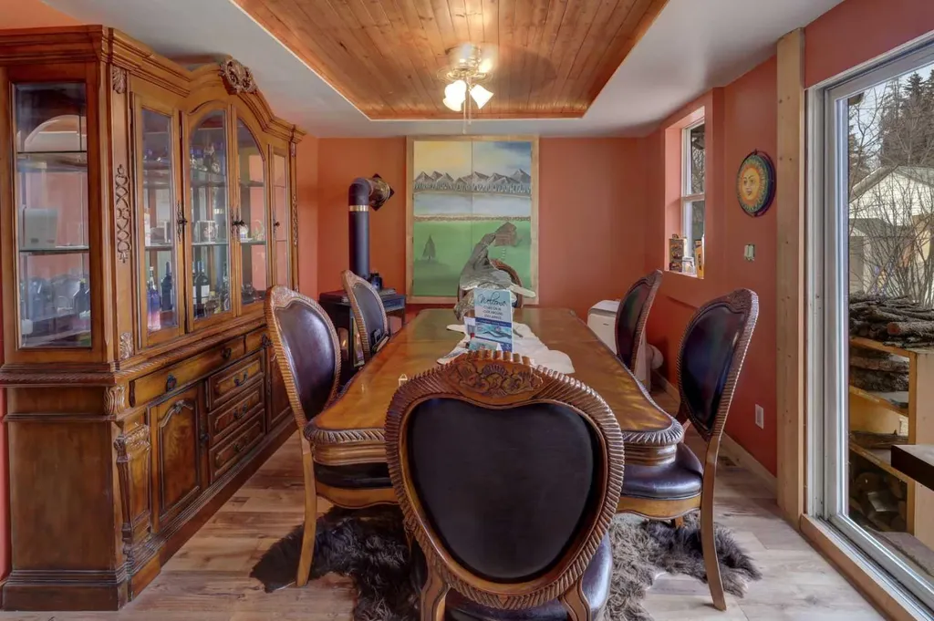 6424 32 Avenue NW Calgary AB T3B 0K4