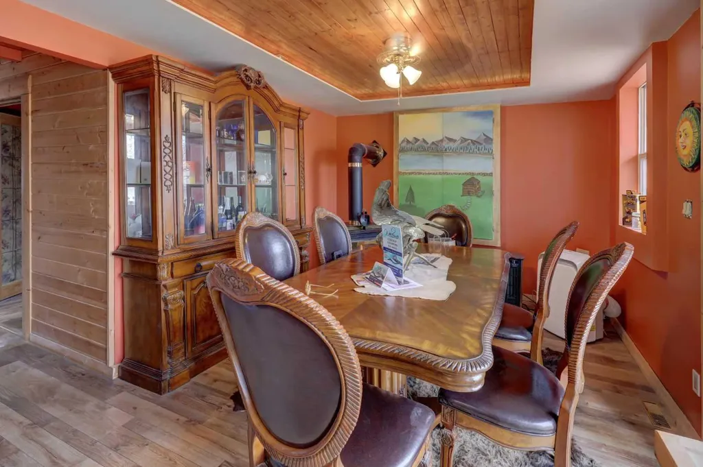 6424 32 Avenue NW Calgary AB T3B 0K4
