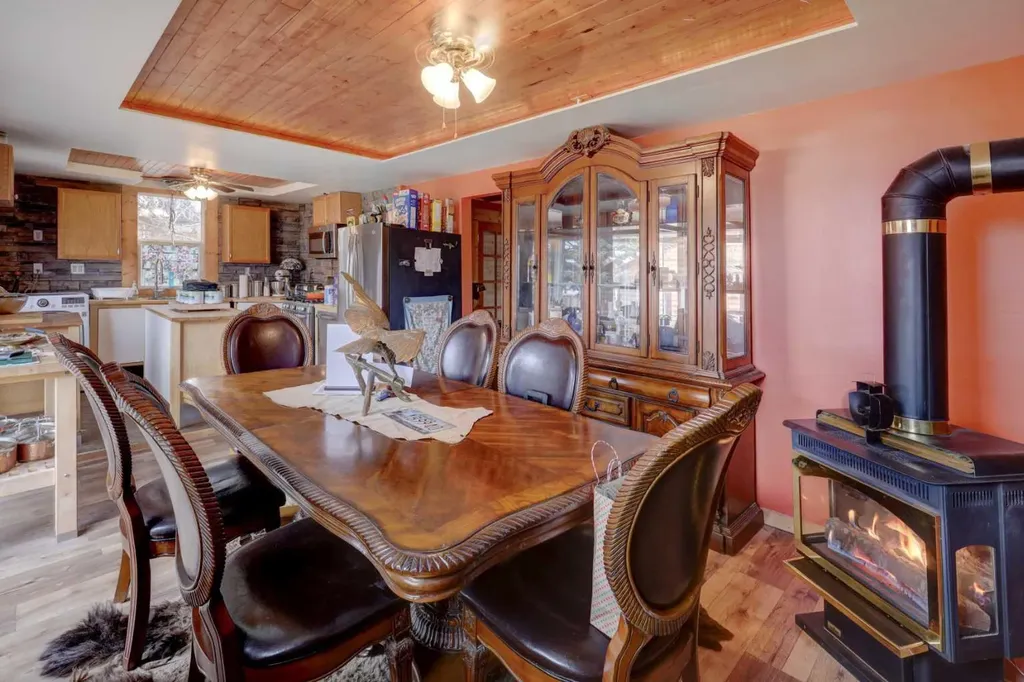 6424 32 Avenue NW Calgary AB T3B 0K4