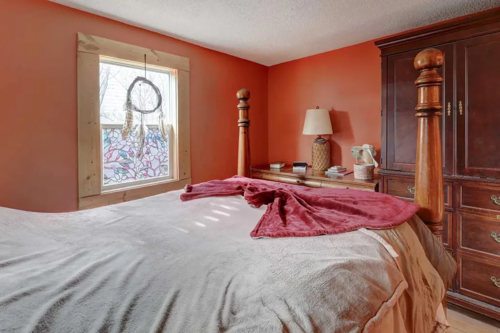 6424 32 Avenue NW Calgary AB T3B 0K4