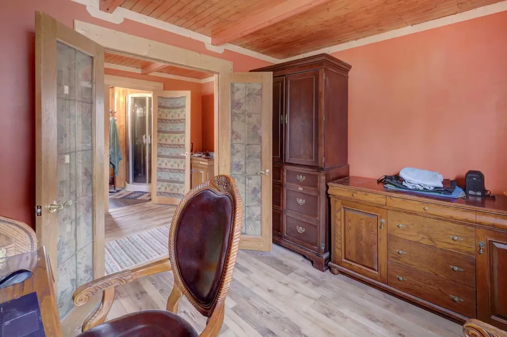 6424 32 Avenue NW Calgary AB T3B 0K4