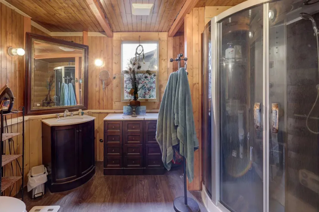 6424 32 Avenue NW Calgary AB T3B 0K4