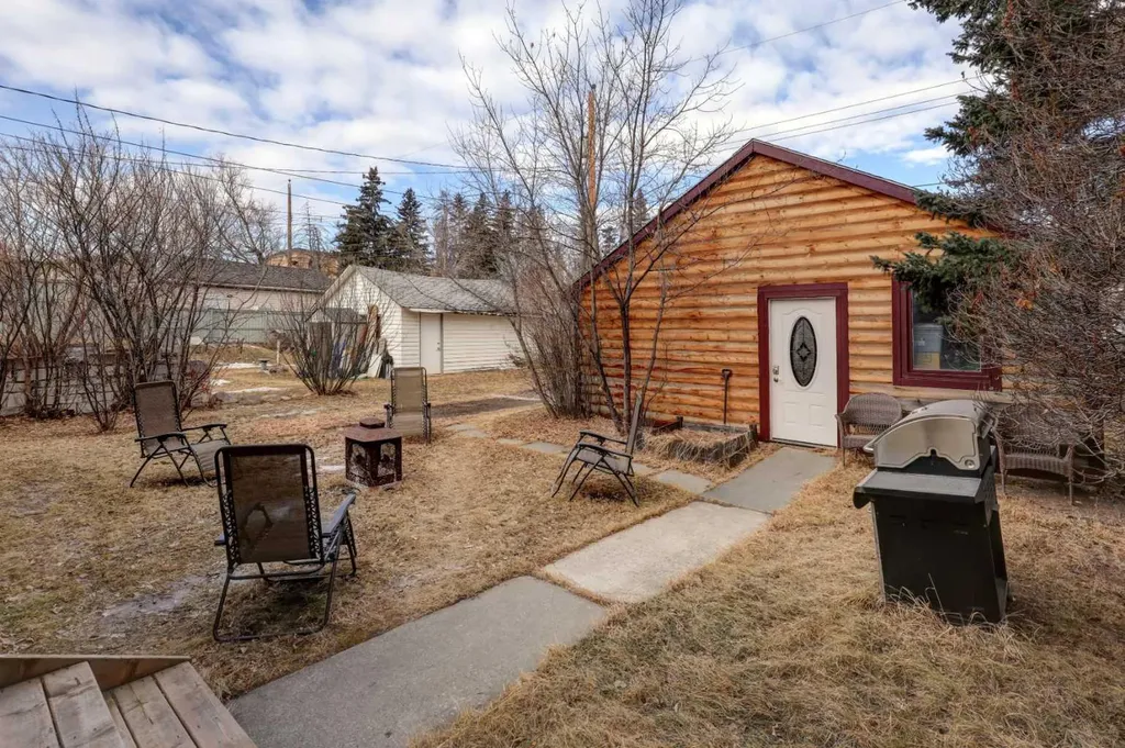 6424 32 Avenue NW Calgary AB T3B 0K4