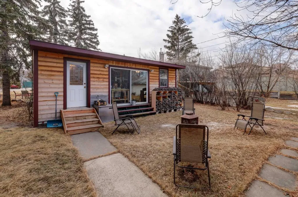 6424 32 Avenue NW Calgary AB T3B 0K4