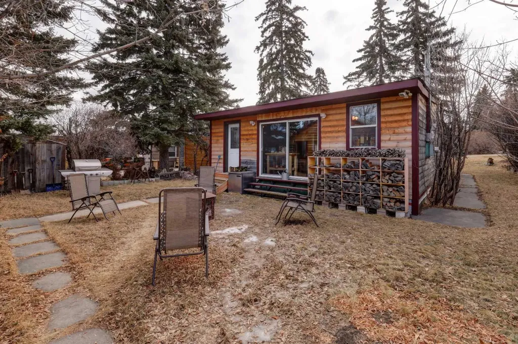 6424 32 Avenue NW Calgary AB T3B 0K4