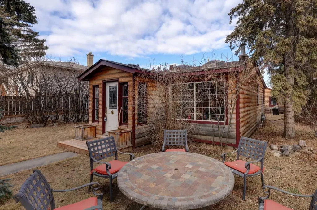 6424 32 Avenue NW Calgary AB T3B 0K4