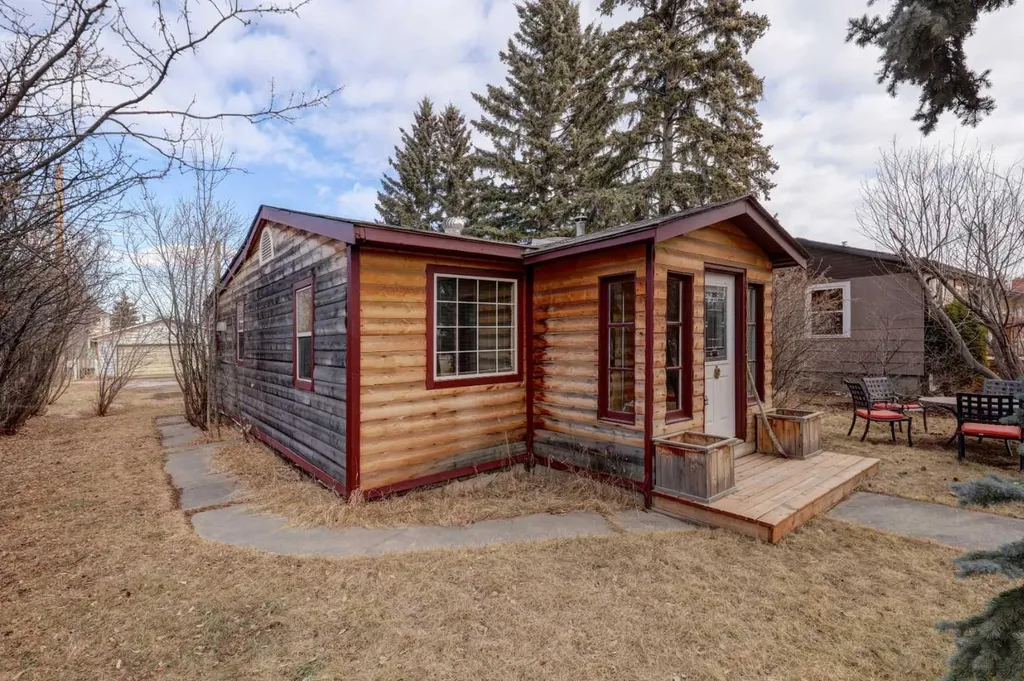 6424 32 Avenue NW Calgary AB T3B 0K4