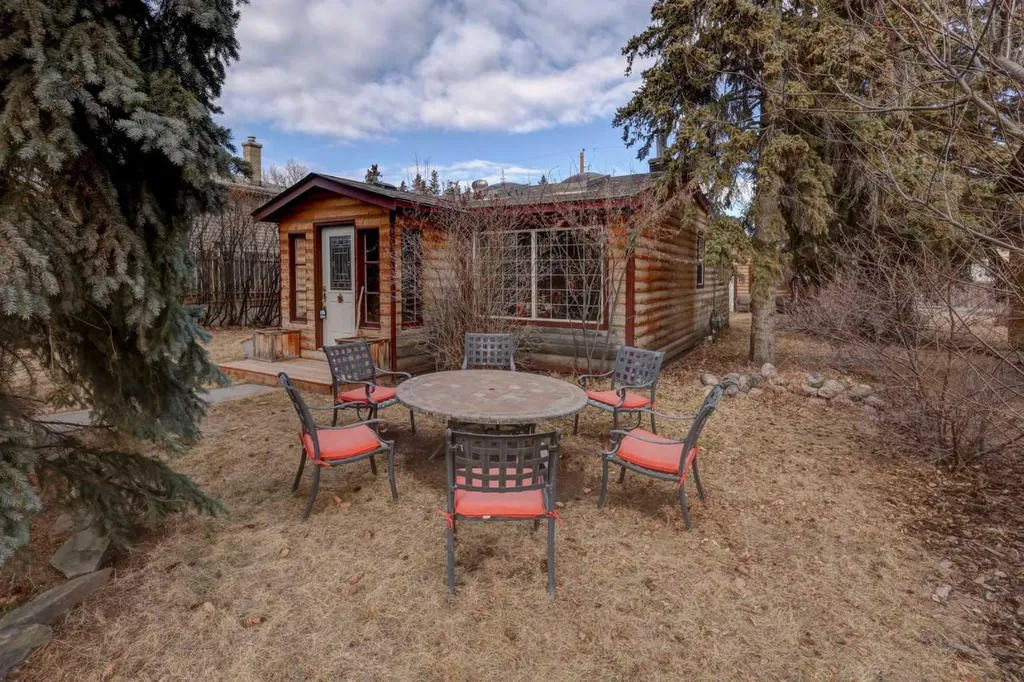 6424 32 Avenue NW Calgary AB T3B 0K4