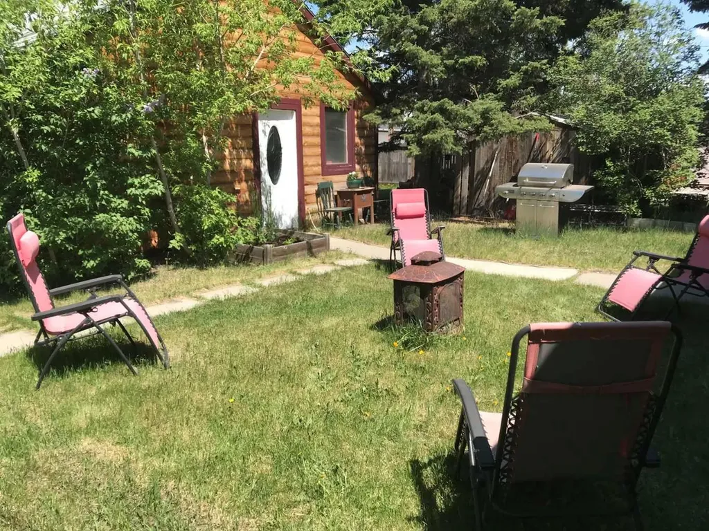 6424 32 Avenue NW Calgary AB T3B 0K4