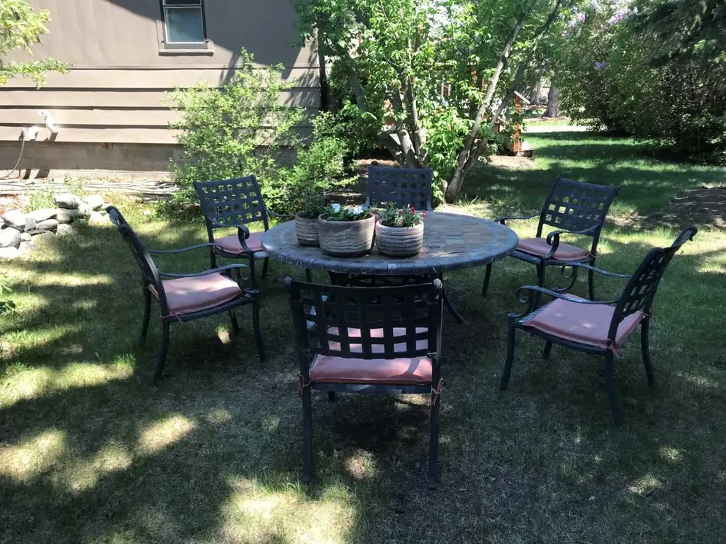 6424 32 Avenue NW Calgary AB T3B 0K4