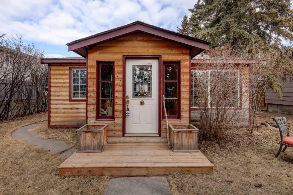 6424 32 Avenue NW Calgary AB T3B 0K4