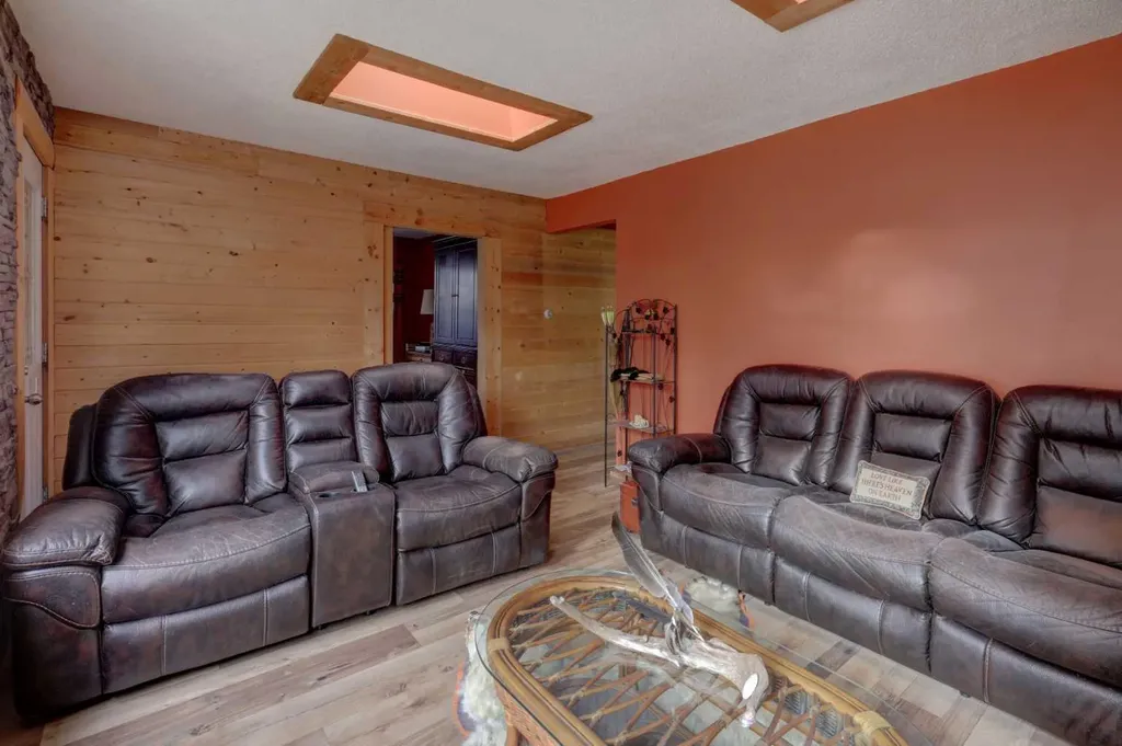 6424 32 Avenue NW Calgary AB T3B 0K4