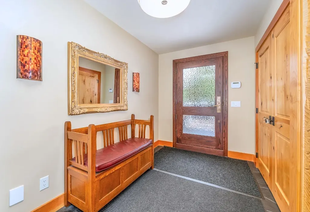 517 4th Street Canmore AB T1W 2E7