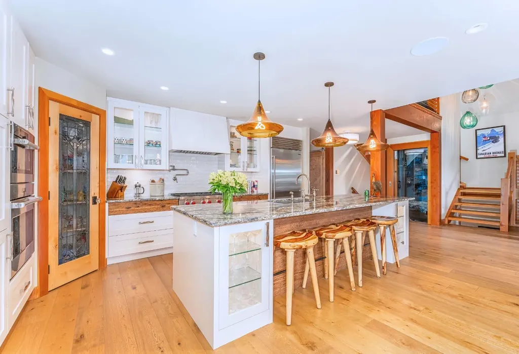 517 4th Street Canmore AB T1W 2E7