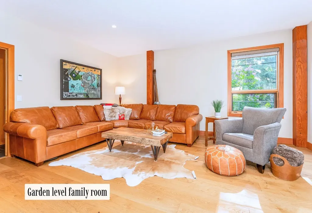 517 4th Street Canmore AB T1W 2E7