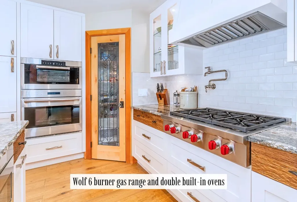 517 4th Street Canmore AB T1W 2E7