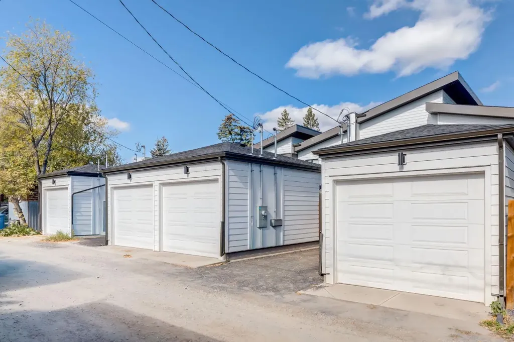 233 25 Avenue NE Calgary AB T2E1Y2