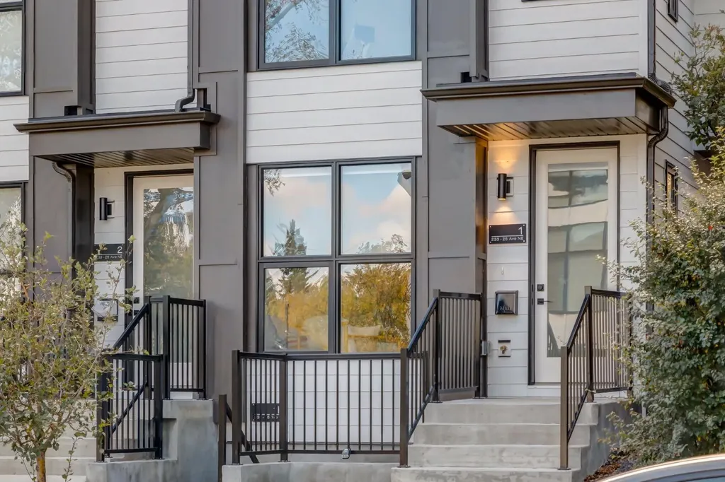 233 25 Avenue NE Calgary AB T2E1Y2