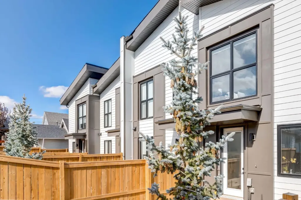 233 25 Avenue NE Calgary AB T2E1Y2