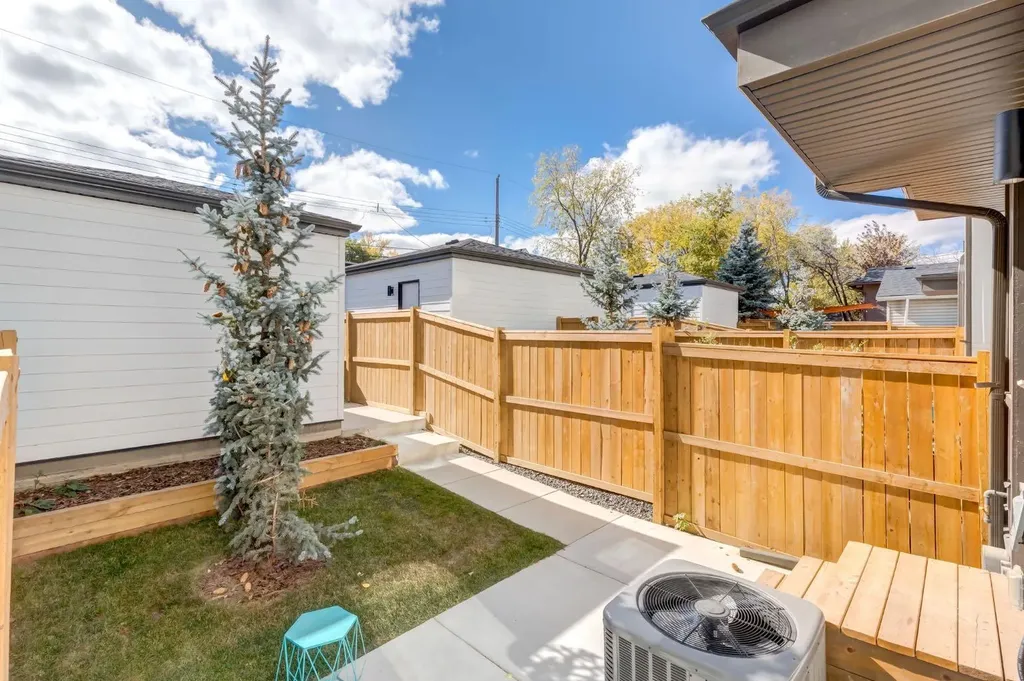 233 25 Avenue NE Calgary AB T2E1Y2