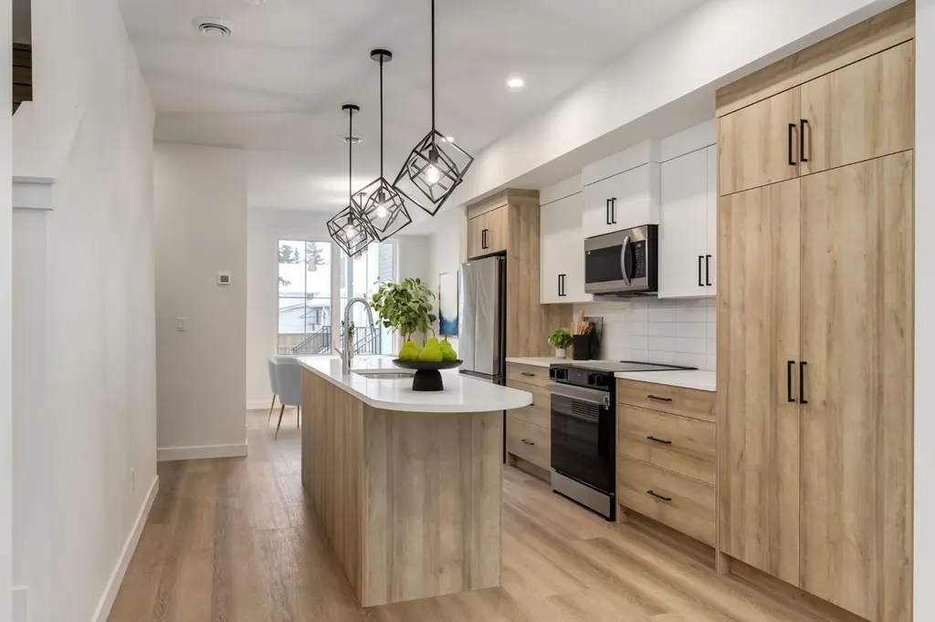 1651 8 Avenue NW Calgary AB T2N1C4