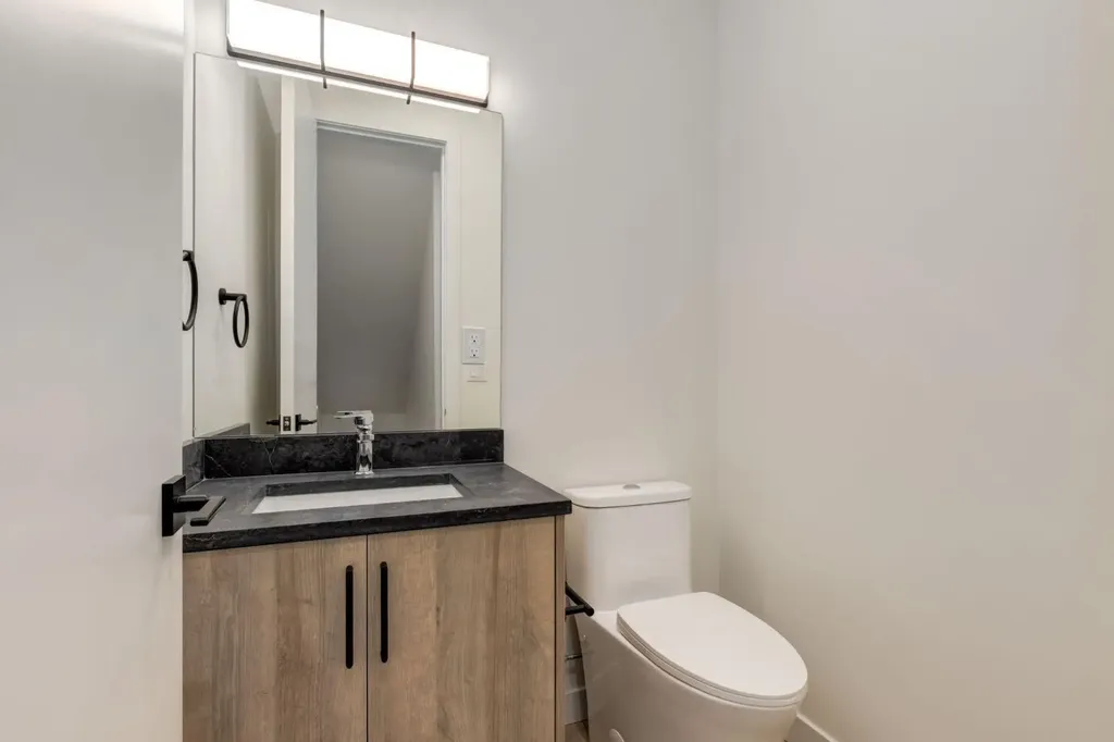 1651 8 Avenue NW Calgary AB T2N1C4