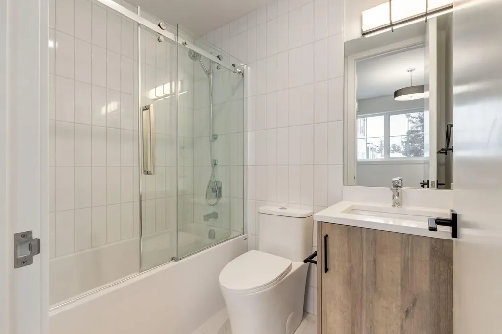 1651 8 Avenue NW Calgary AB T2N1C4