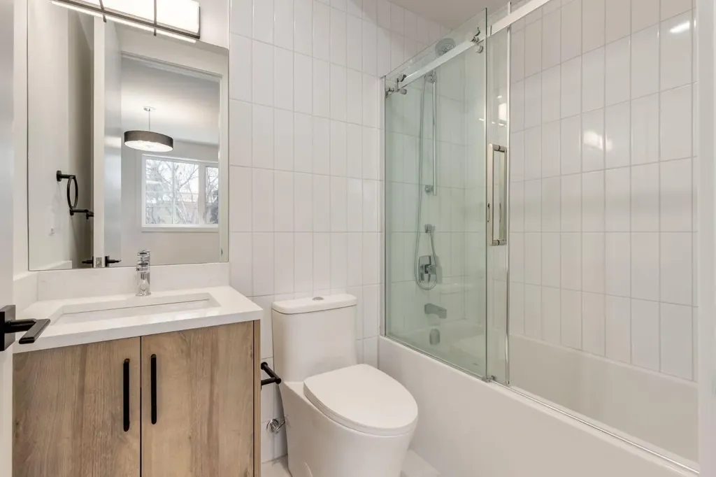 1651 8 Avenue NW Calgary AB T2N1C4
