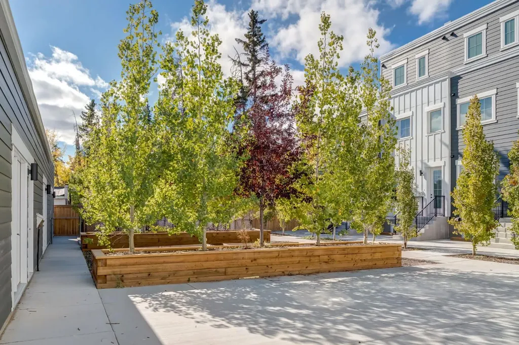 1651 8 Avenue NW Calgary AB T2N1C4