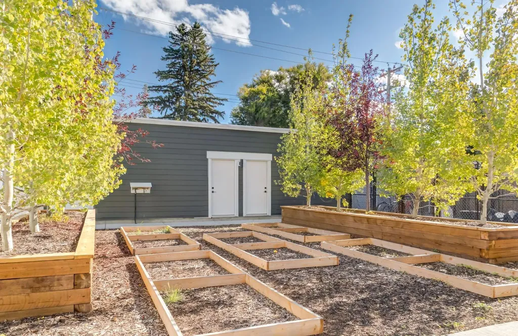 1651 8 Avenue NW Calgary AB T2N1C4