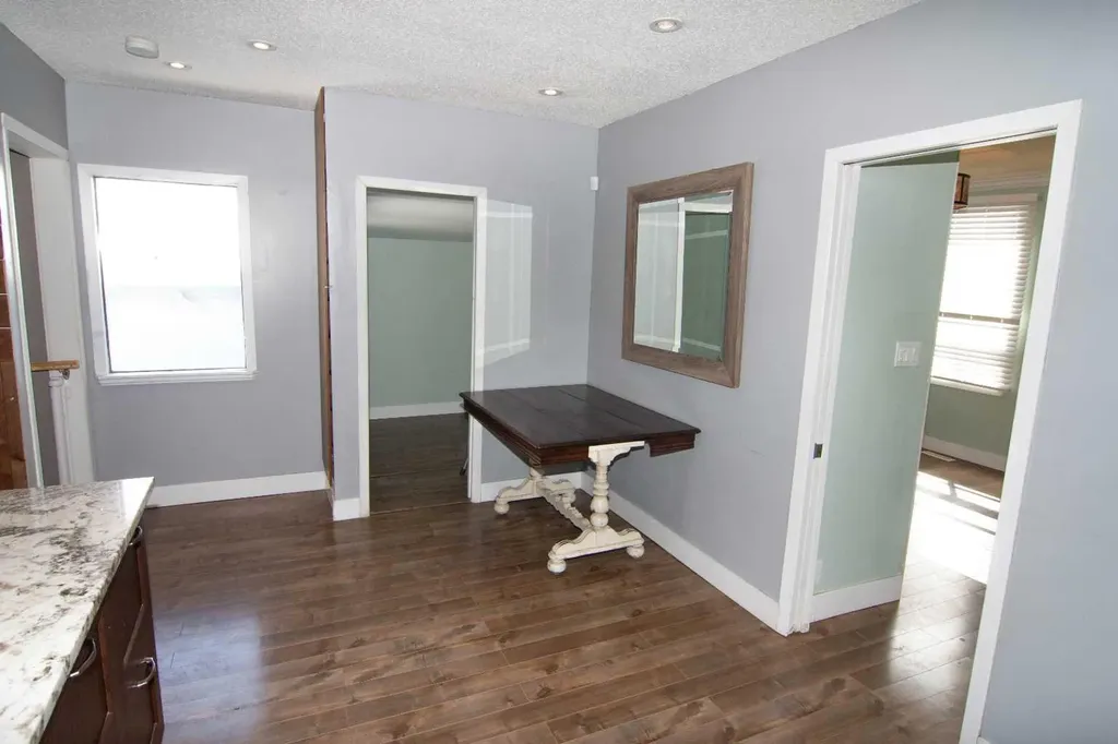 129 30 Avenue NW Calgary AB t2m2n1