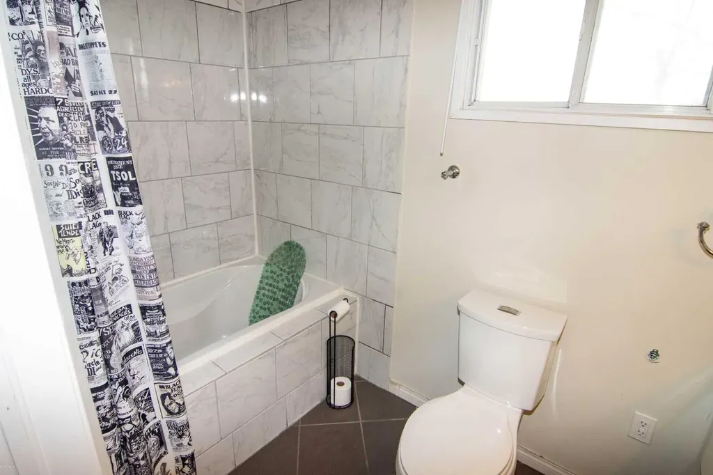 129 30 Avenue NW Calgary AB t2m2n1