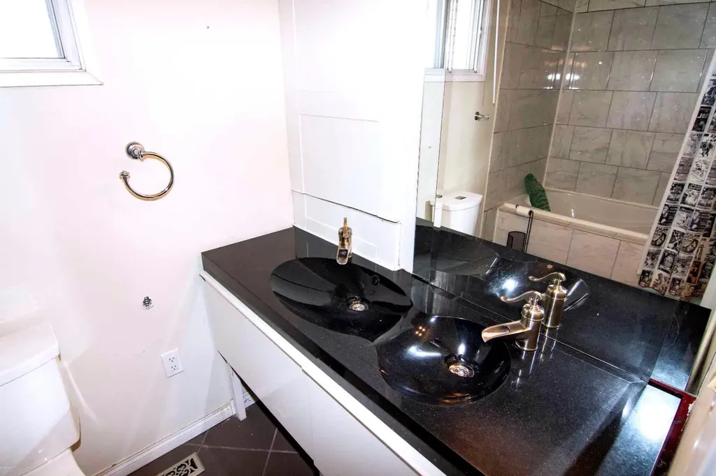129 30 Avenue NW Calgary AB t2m2n1