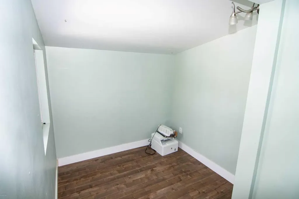 129 30 Avenue NW Calgary AB t2m2n1