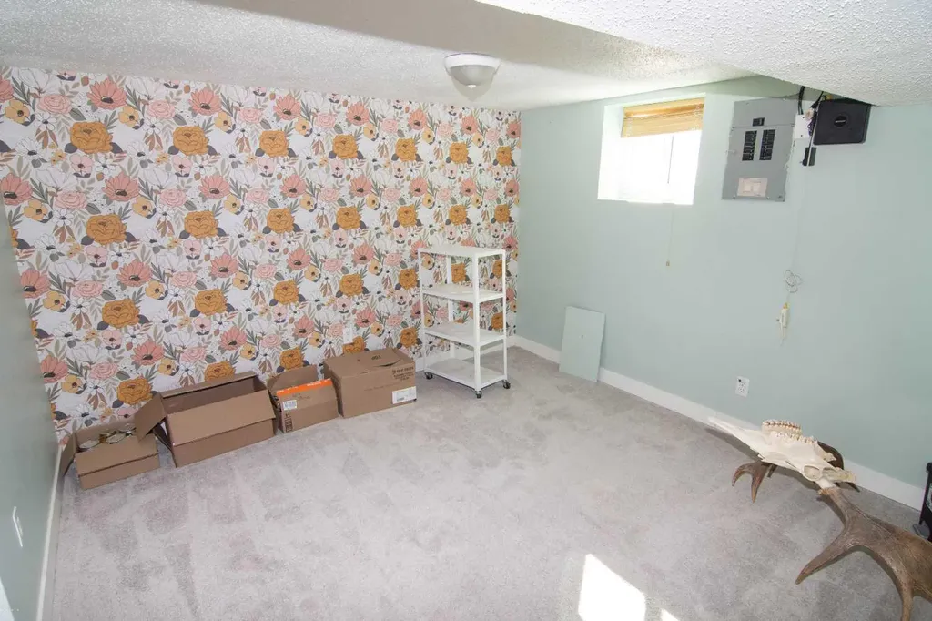 129 30 Avenue NW Calgary AB t2m2n1