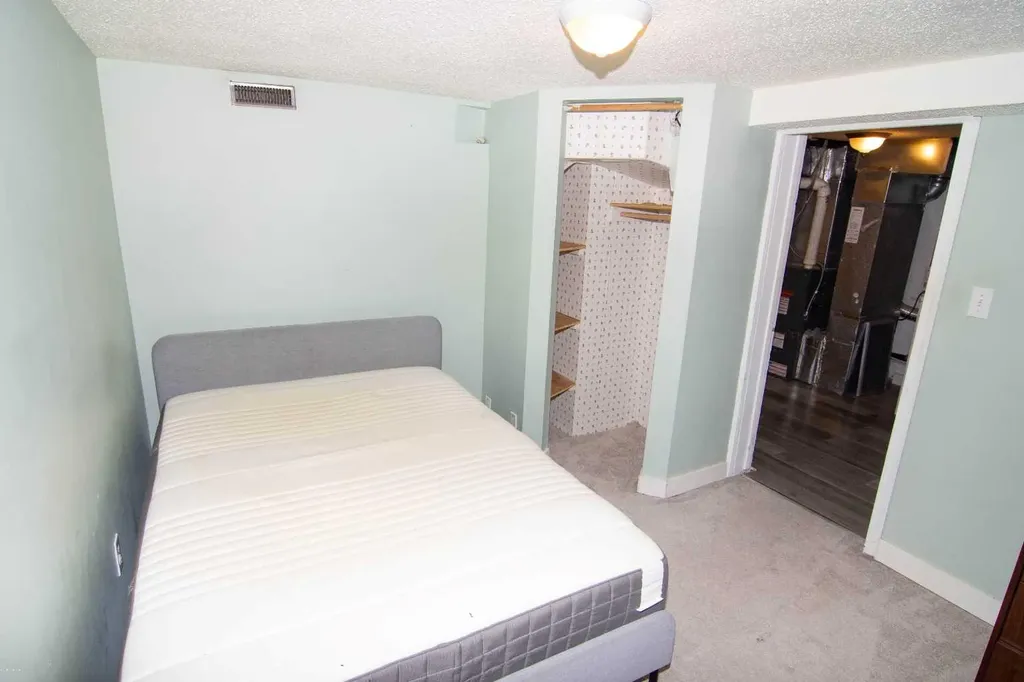 129 30 Avenue NW Calgary AB t2m2n1