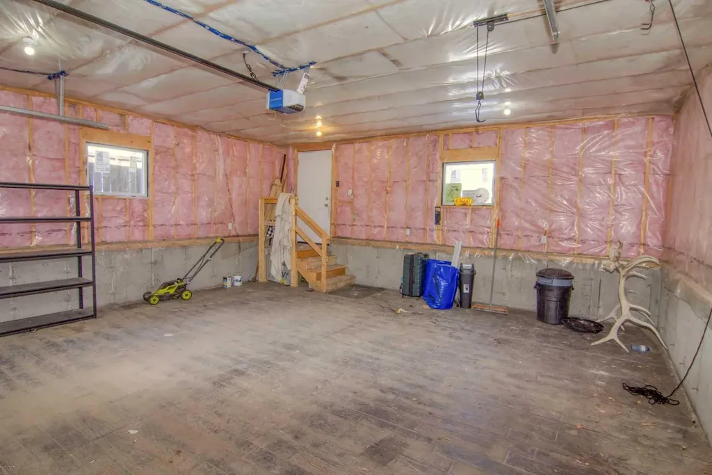129 30 Avenue NW Calgary AB t2m2n1