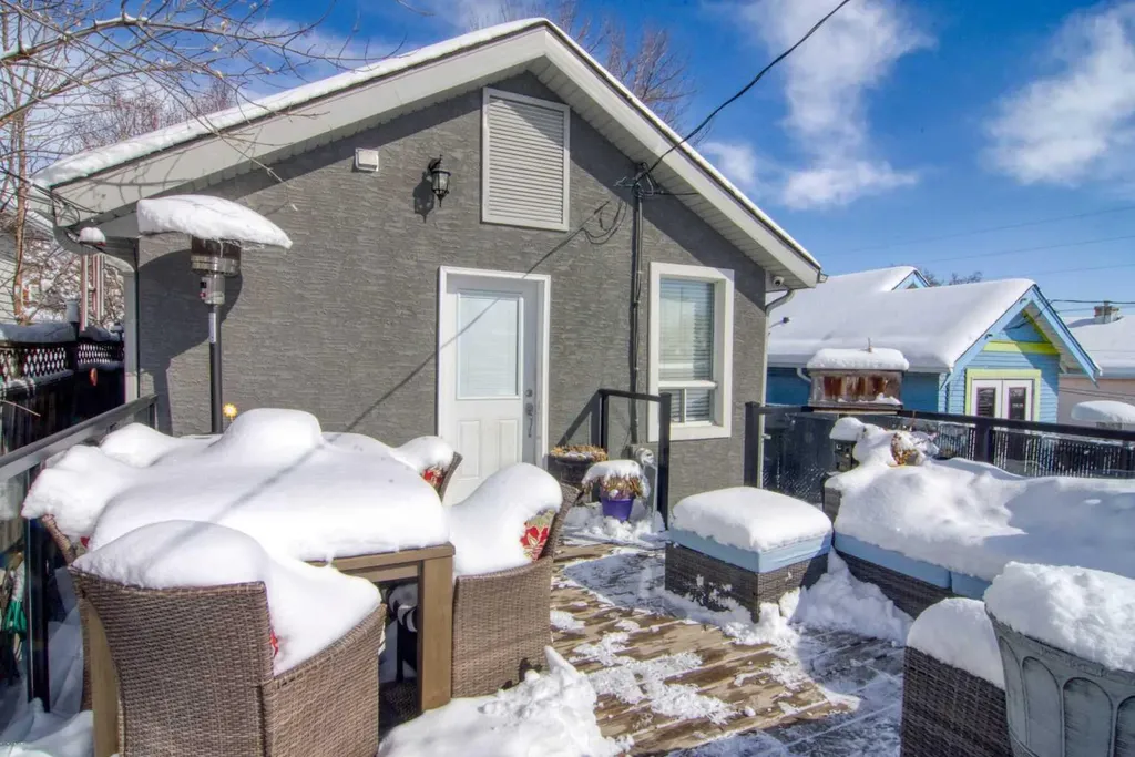 129 30 Avenue NW Calgary AB t2m2n1