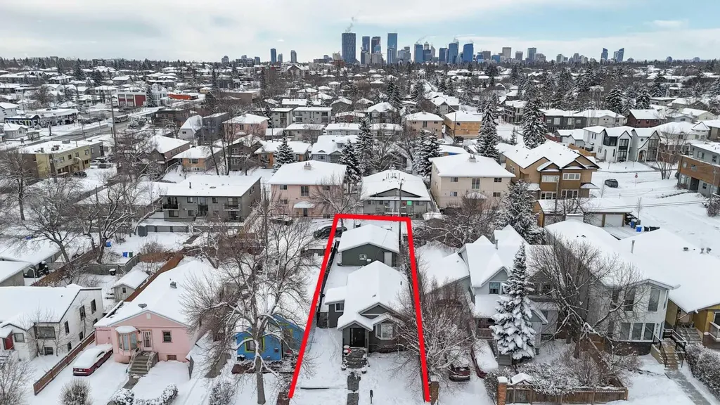 129 30 Avenue NW Calgary AB t2m2n1